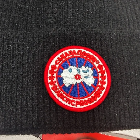 Canada Goose Black Knit Beanie with Brown Pom-Pom Canada Goose | Accessories | Canada Goose Black Beanie  main image 4